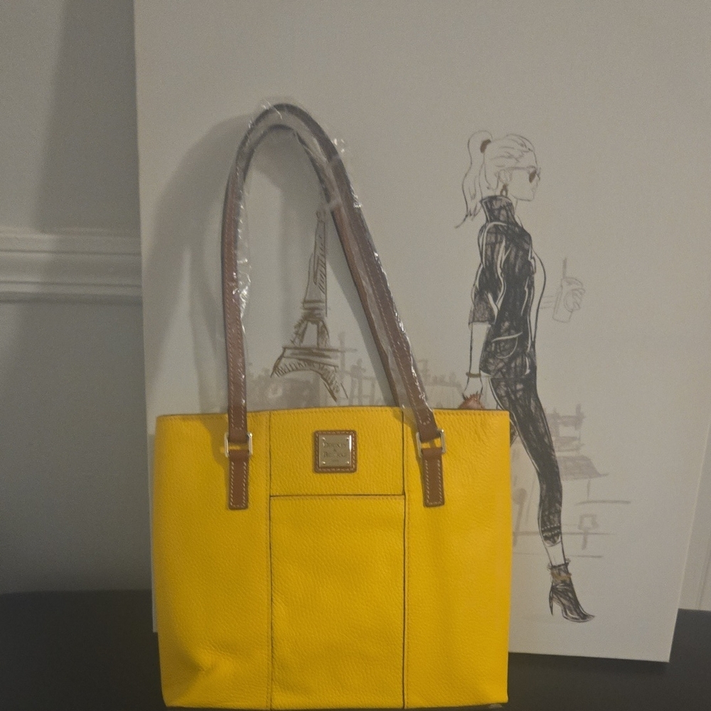 Dooney & Bourke 1975 🥰 Yellow